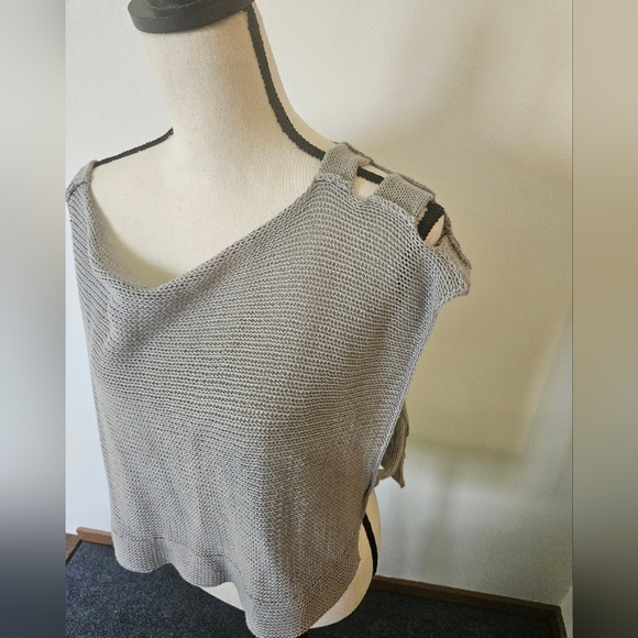 Small Boutique Brand Knit Trendy Lightweight Top Small - Picture 2 of 6
